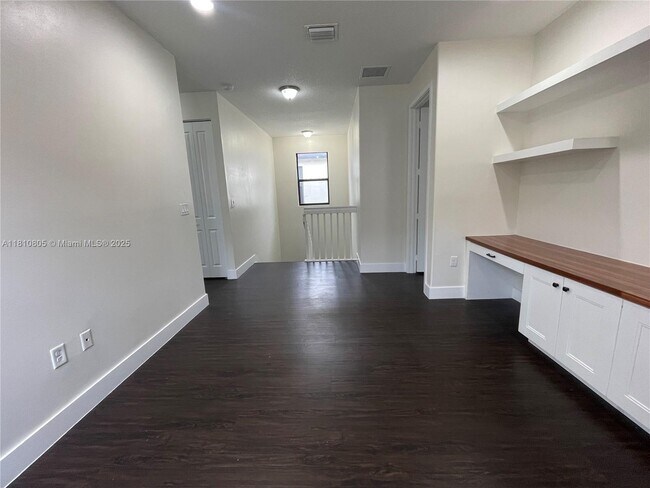 Building Photo - 3316 W 98th Pl