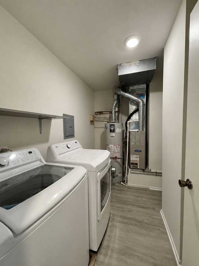 Building Photo - 355 Lambert Dr