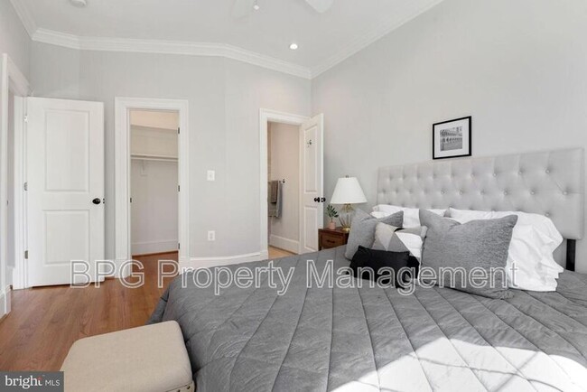Building Photo - 431 Manor Pl NW