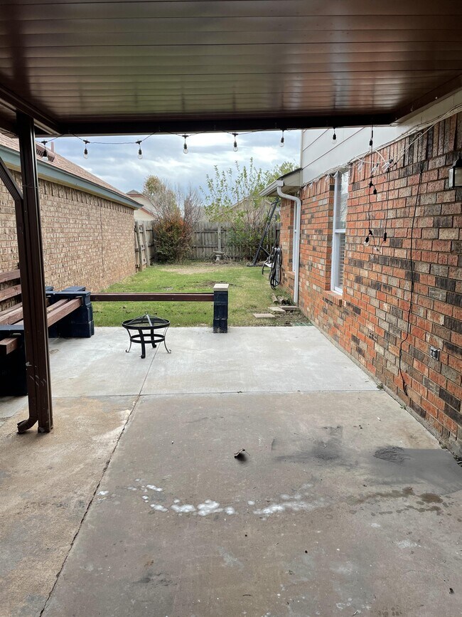 Building Photo - 2134 Lonnie Ln