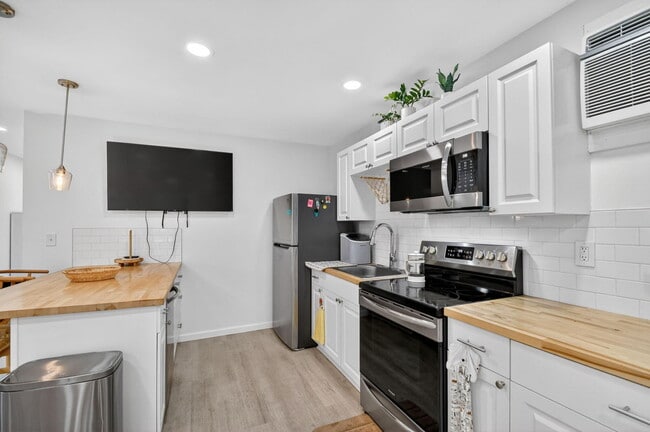 Building Photo - 306 N J St