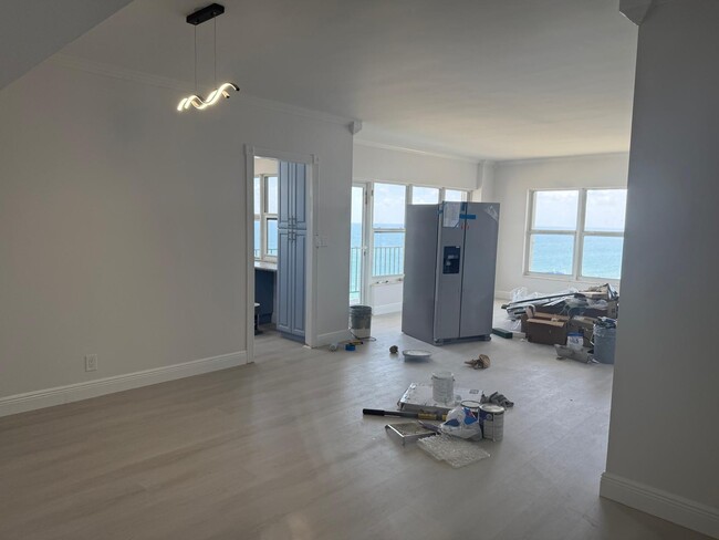 Building Photo - 405 N Ocean Blvd