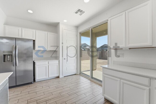 Building Photo - 9219 W Sells Dr