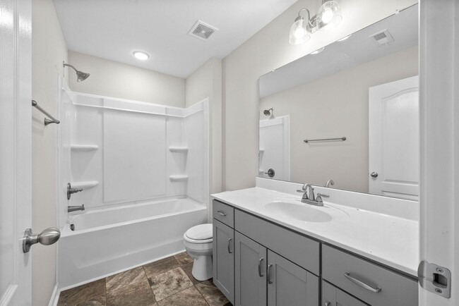Building Photo - 3 Bedroom Home For Rent Near Historic Down...