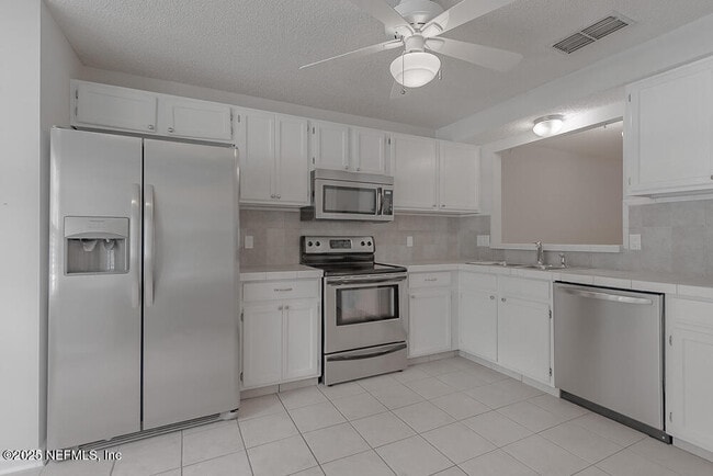 Building Photo - 1819 Ashmore Green Dr