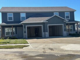 Building Photo - 902 Pampas Cir