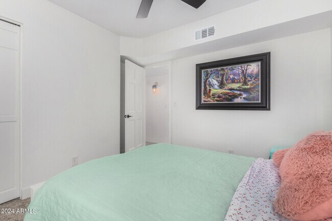 Building Photo - 321 E Aspen Way