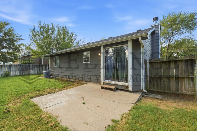 Building Photo - 2770 N Parkridge Ct