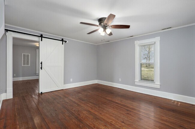 Building Photo - Charming Country Home — 4 Bed | 1 Bath | 1,500 Sq Ft