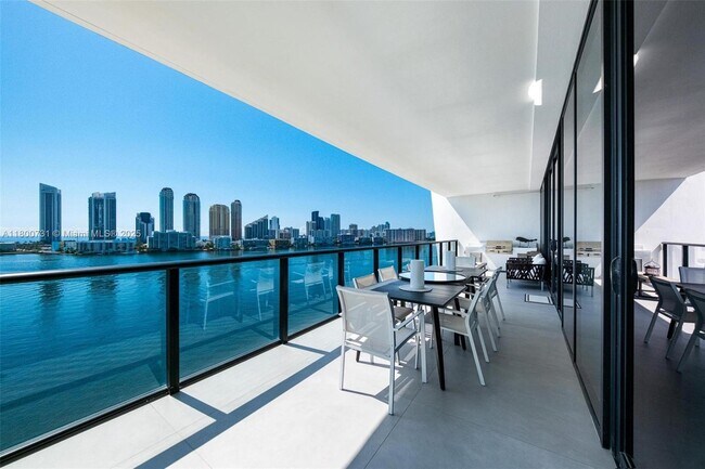 Building Photo - 5500 Island Estates Dr