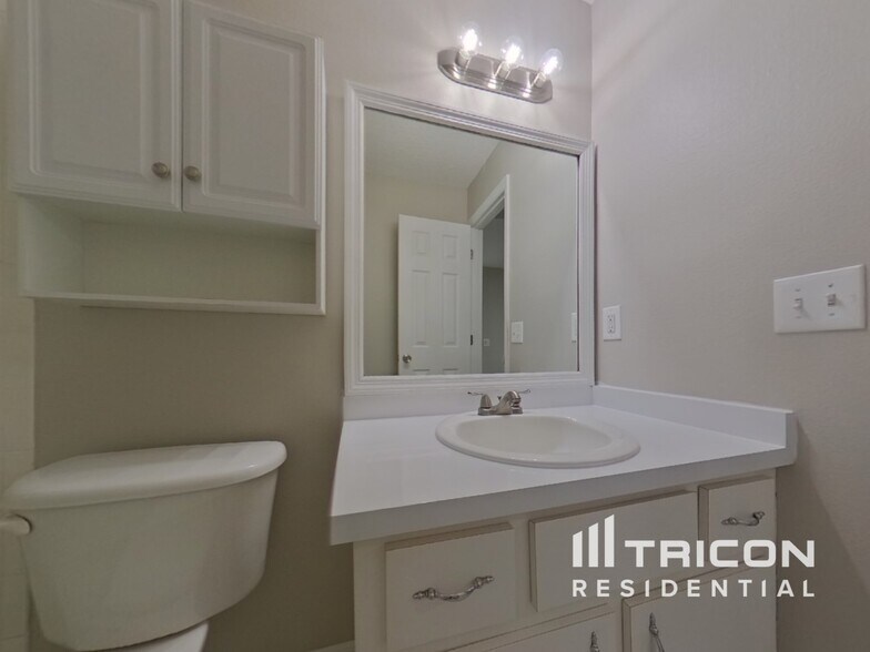 Building Photo - 3044 Juniper Dr