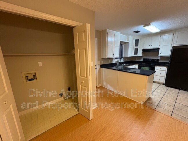 Building Photo - 830 Jamestown Manor Park