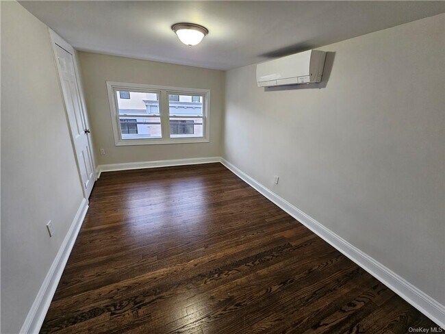 Building Photo - 182 Ashford Ave