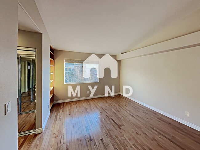 Building Photo - 5117 Renaissance Ave Unit C