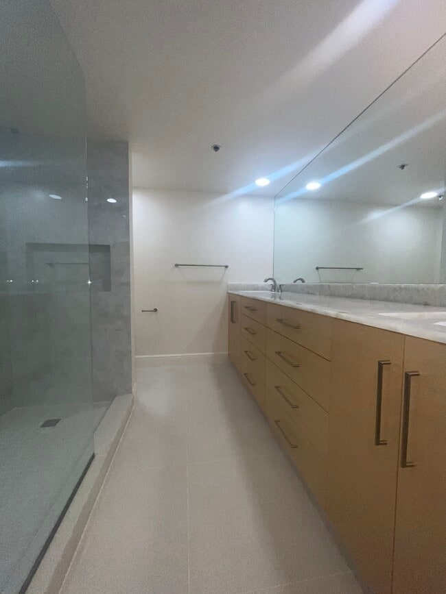 Building Photo - 988 Boulevard of the Arts