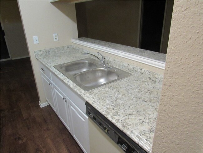 Building Photo - 2129 Andover Dr