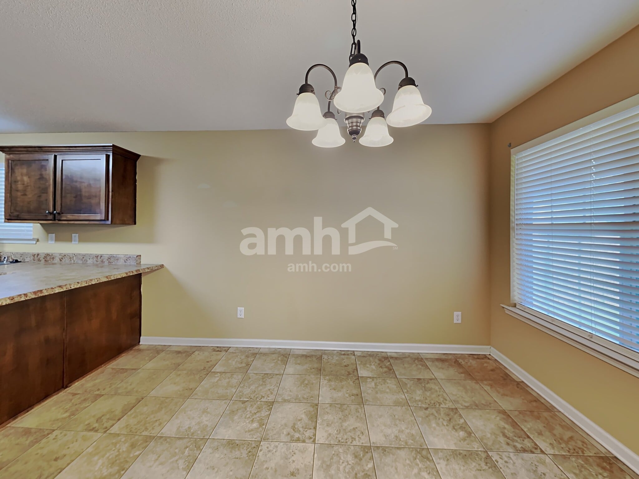 Building Photo - 3233 Peachtree Dr