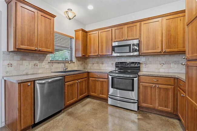 Building Photo - 10215 Twin Lake Loop