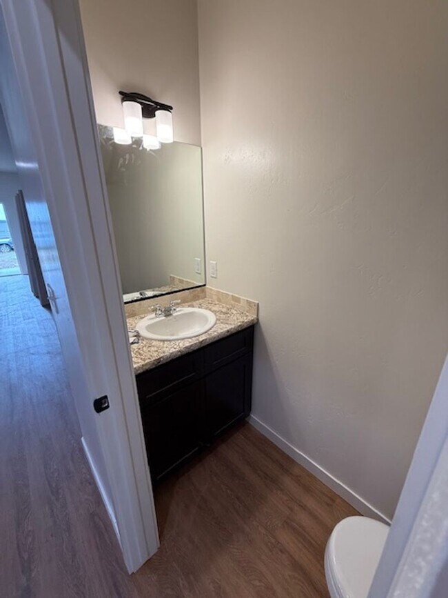 Building Photo - 504 S 5th St