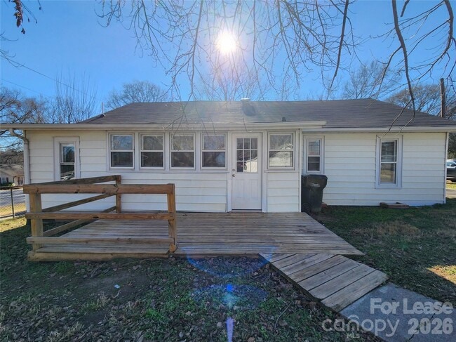 Building Photo - 29 Willowbrook Dr NW