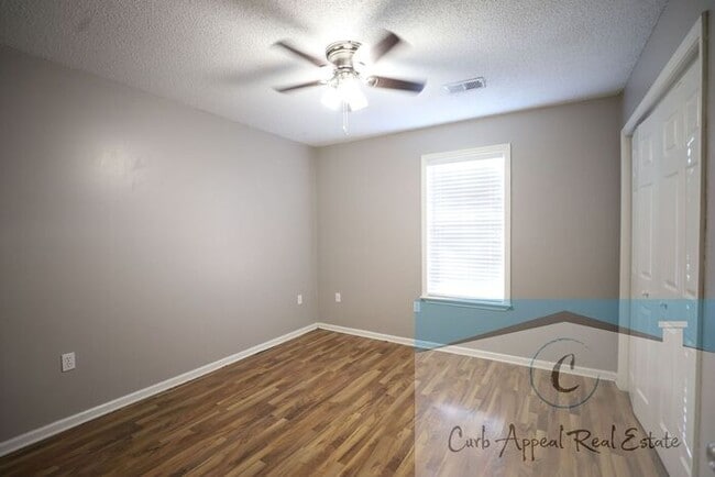 Building Photo - Move in special $800!! Beautiful 3 bed 2 bath home - Nettleton