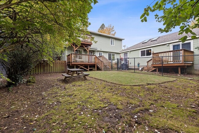Building Photo - ALK - 1820 Sylvan Highlands Triplex