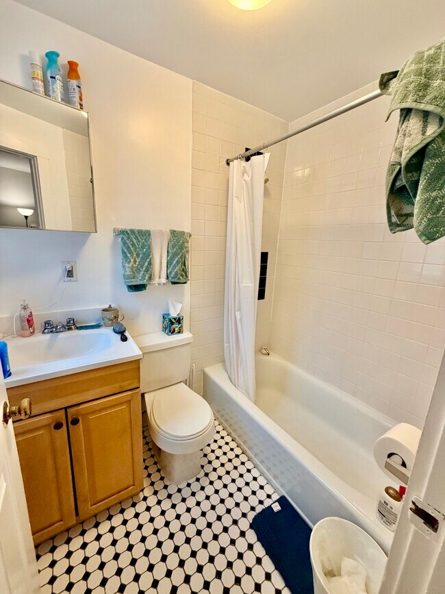 Building Photo - 833-835 Beacon St. Unit 505