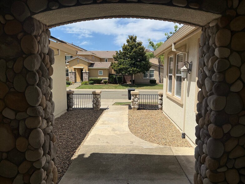 Building Photo - 1456 Eaglesfield Ln