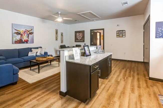 Building Photo - 715 N 16th St