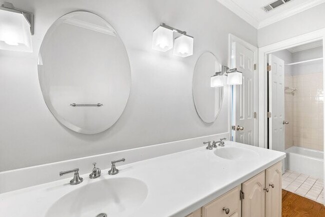 Building Photo - 459 Ivy Park Ln NE