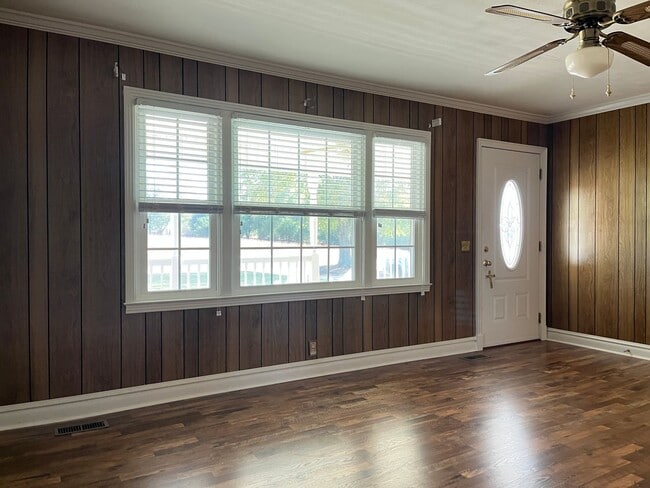Building Photo - Available Now: 3/2 in Woodruff!