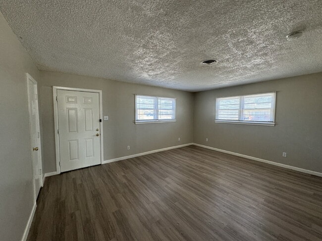 Building Photo - Convenient to Medical District and Texas Tech