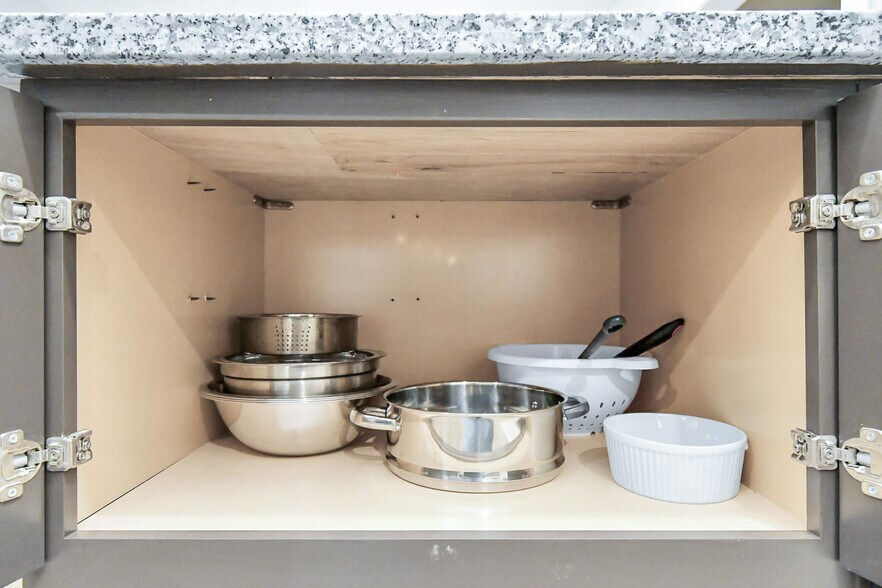 Building Photo - 1326 Hussion St