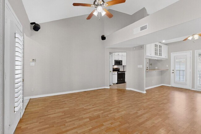 Building Photo - 3105 San Jacinto St