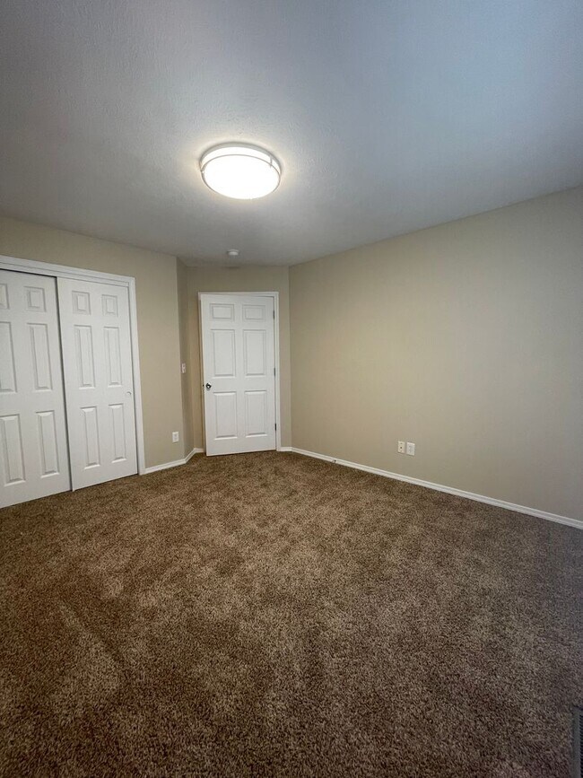 Building Photo - Executive Rental in Willard School District