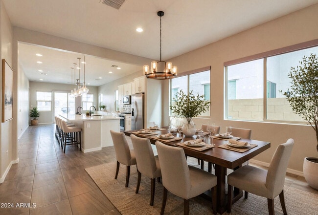 Building Photo - 2082 E Lantana Dr