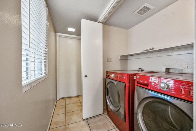 Building Photo - 7725 E Rovey Ave