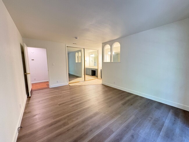 Building Photo - Beautiful 3 Bed, 2 Bath Home in a Desirabl...