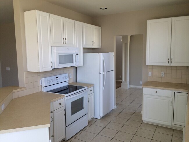 Building Photo - Large Home in Bellevue for Rent!