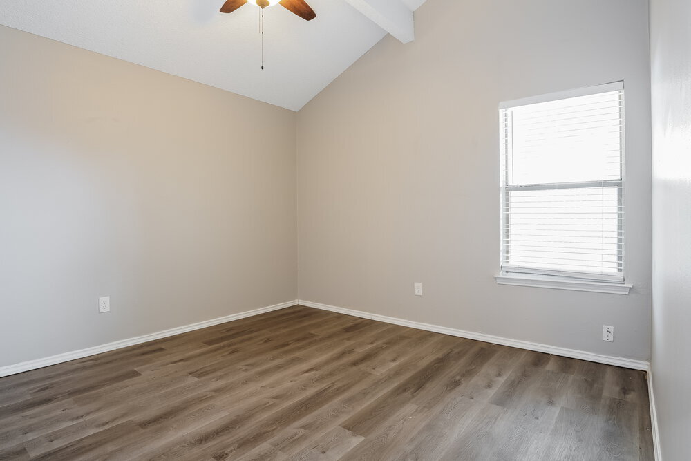 Building Photo - 705 Nightingale Cir