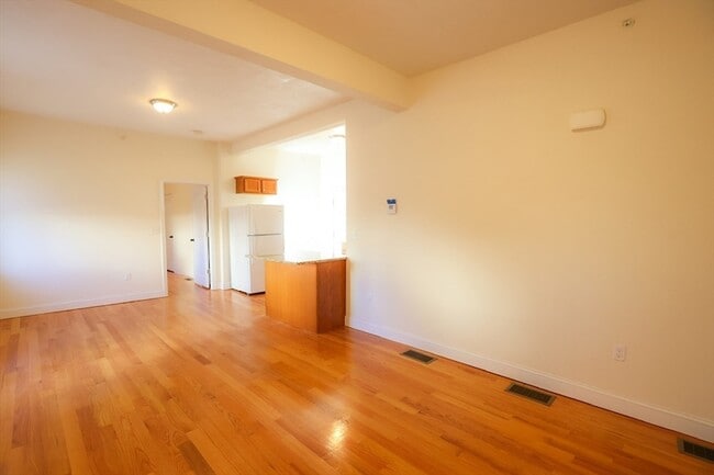 Building Photo - 29-33 Highland Avenue Unit 3