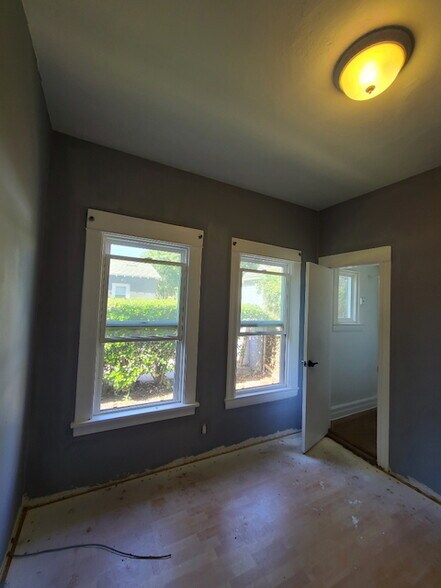 Building Photo - 5424 Troost Ave