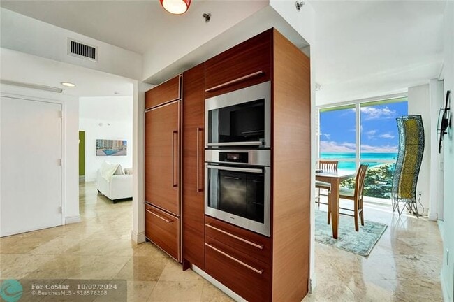 Building Photo - 101 S Fort Lauderdale Beach Blvd