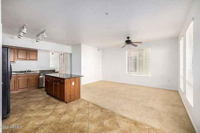 Building Photo - 1920 E Bell Rd