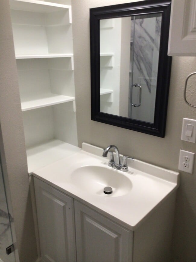 Building Photo - 2109 Marnel Rd