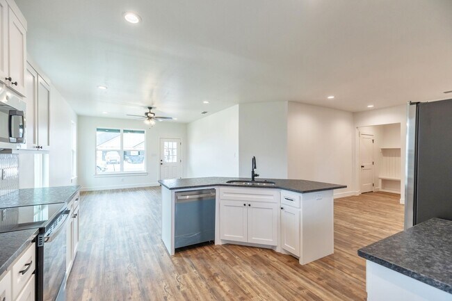 Building Photo - 8001 Sawdust Trl