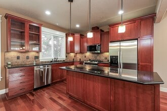Building Photo - End unit 3BD 2.5BA + Loft +  Tri Level Townhouse w/Garage + AC + Balcony + Washer/Dryer
