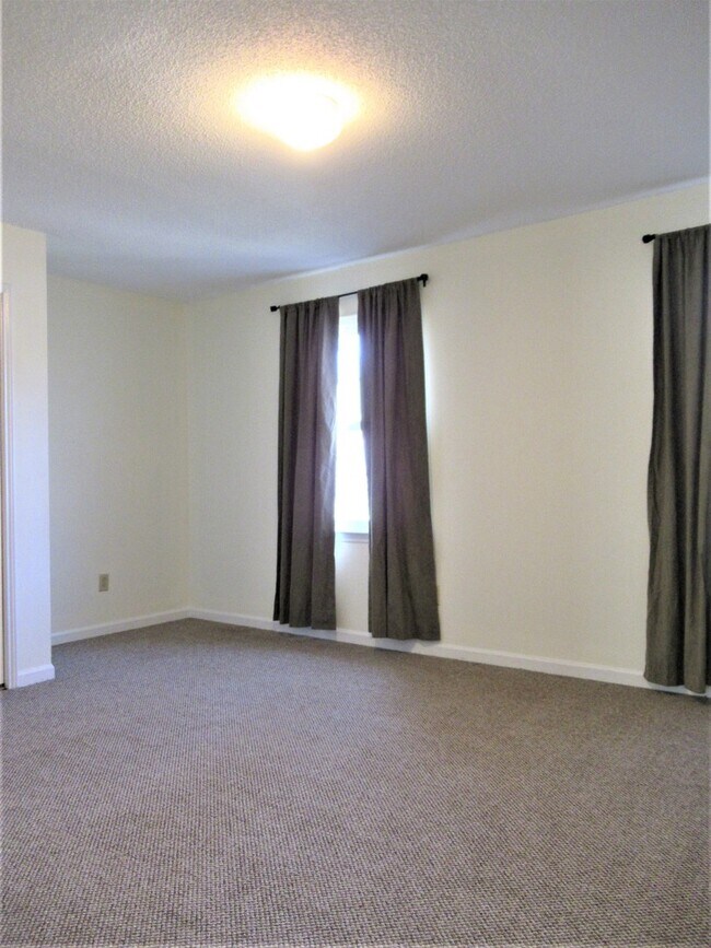 Building Photo - Home Available in Birmingham! Available to View Now! DEPOSIT PENDING!!!