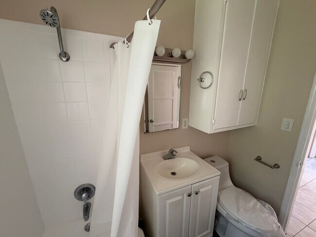 Building Photo - c6048