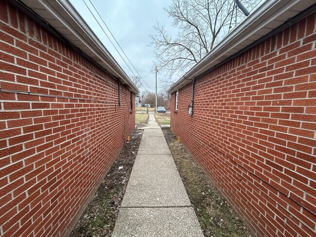 Building Photo - 1618 Milburn Ave